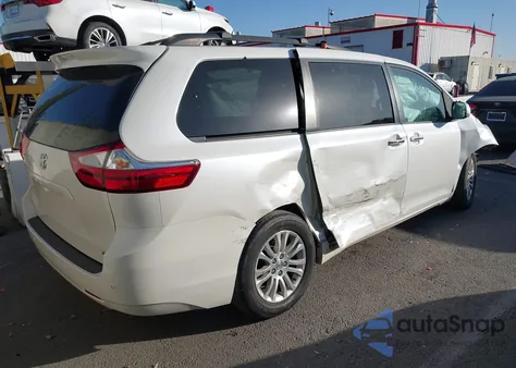 2015 Toyota Sienna Xle 8 Passenger z USA, uszkodzony, nr VIN 5TDYK3DC2FS617070